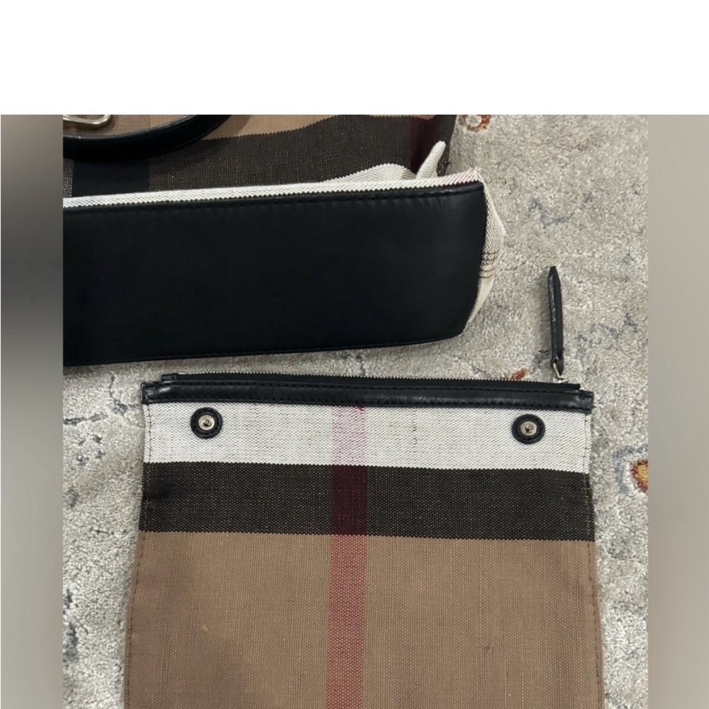 Burberry Ashby House Check Bag with Pochette - Picture 8 of 10